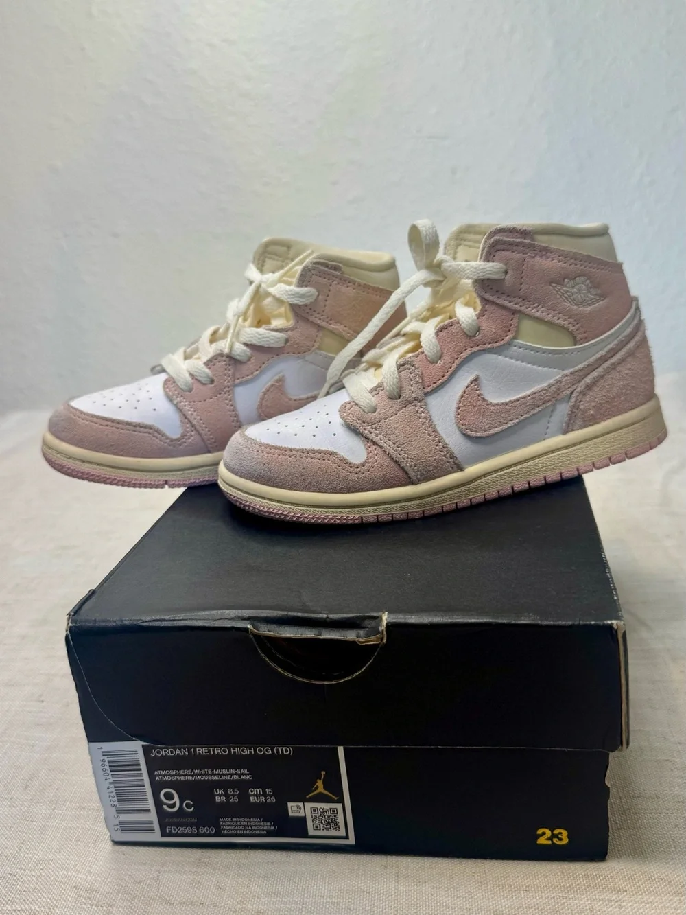 Nike Kids' Jordan 1 Retro High Top Sneakers - Pink/White